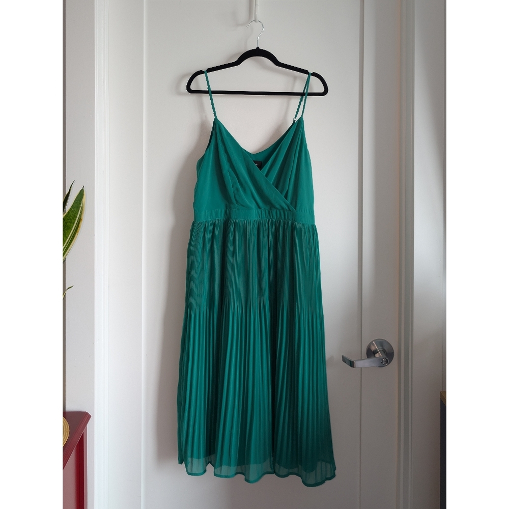 LULUS | Love for You Green Pleated Midi Dress